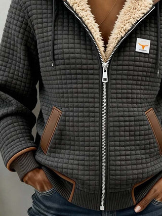 Veste Matelassée à Capuche Sandra – Doublure Moelleuse et Finitions Contrastées